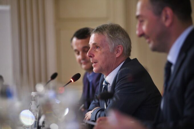 rohde-paralajmeron-pasoja-per-listen-serbe-nese-vazhdon-me-bojkotin-e-zgjedhjeve-ne-veri