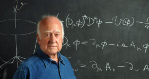 Ndahet nga jeta fituesi i Çmimit Nobel për Fizikë, Peter Higgs ndahet-nga-jeta-fituesi-i-cmimit-nobel-per-fizike,-peter-higgs