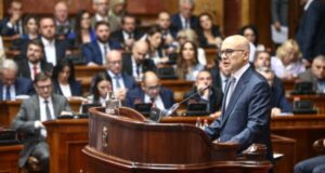 Vuçeviq para votimit të qeverisë së re serbe: S’e lejojmë anëtarësimin e Kosovës në KiE, me Shqipërinë kemi marrëdhënie të mira vuceviq-para-votimit-te-qeverise-se-re-serbe:-s’e-lejojme-anetaresimin-e-kosoves-ne-kie,-me-shqiperine-kemi-marredhenie-te-mira