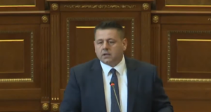 Deputeti Berisha paralajmëron se do ta ftojnë në raportim drejtorin e Policisë deputeti-berisha-paralajmeron-se-do-ta-ftojne-ne-raportim-drejtorin-e-policise