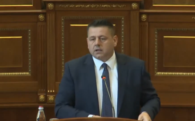 deputeti-berisha-paralajmeron-se-do-ta-ftojne-ne-raportim-drejtorin-e-policise