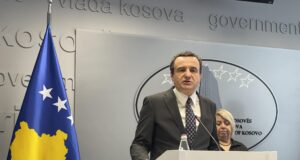 Kurti reagon pas raportit negativ: Qeveria e hapur dhe e vullnetshme për t’i adresuar brengat e mediave kurti-reagon-pas-raportit-negativ:-qeveria-e-hapur-dhe-e-vullnetshme-per-t’i-adresuar-brengat-e-mediave