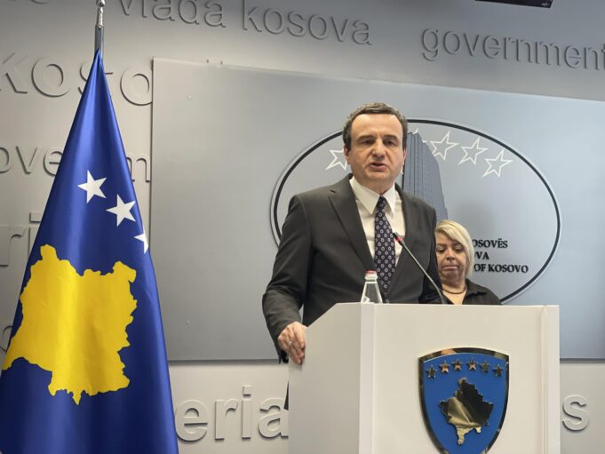 kurti-reagon-pas-raportit-negativ:-qeveria-e-hapur-dhe-e-vullnetshme-per-t’i-adresuar-brengat-e-mediave