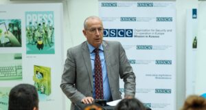 Shefi i OSBE-së: Kemi pasur rritje të dhunës ndaj gazetarëve në 12 muajt e fundit shefi-i-osbe-se:-kemi-pasur-rritje-te-dhunes-ndaj-gazetareve-ne-12-muajt-e-fundit