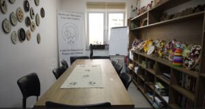 Qendra për Mbrojtjen e Grave në vështirësi të mëdha financiare – gratë që ikin nga burrat dhunues shpejt mund ta humbin edhe këtë strehë shpëtimi qendra-per-mbrojtjen-e-grave-ne-veshtiresi-te-medha-financiare-–-grate-qe-ikin-nga-burrat-dhunues-shpejt-mund-ta-humbin-edhe-kete-strehe-shpetimi