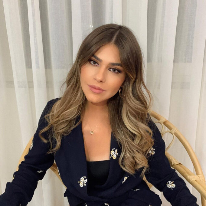 ndryshe-nga-rrjetet-sociale-ku-shfaqet-e-kuruar,-sarah-berisha-ne-jeten-e-perditshme!-fotot-nga-paparazzi-te-blogeres-pa-‘make-up’ ndryshe-nga-rrjetet-sociale-ku-shfaqet-e-kuruar,-sarah-berisha-ne-jeten-e-perditshme!-fotot-nga-paparazzi-te-blogeres-pa-‘make-up’