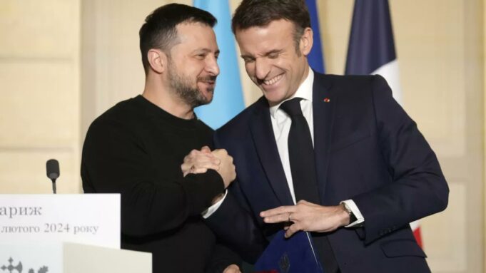 macron-i-kenaqur-me-reagimin-e-kremlinit-ndaj-komenteve-te-tija:-ankthi-rus-tregon-se-kemi-te-drejte
