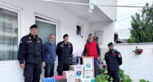 Karabinierët italianë ndihmojnë disa familje nevojtare në Prishtinë e Leposaviq karabinieret-italiane-ndihmojne-disa-familje-nevojtare-ne-prishtine-e-leposaviq