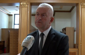 Deputeti i PDK akuzon ministrin Sveçla: Ka ndërmarrë veprime në veri pa e pyetur fare drejtorin e Policisë deputeti-i-pdk-akuzon-ministrin-svecla:-ka-ndermarre-veprime-ne-veri-pa-e-pyetur-fare-drejtorin-e-policise
