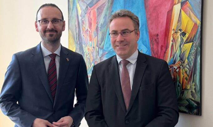 nje-rruge-ne-berlin-do-te-marre-emrin-e-presidentit-ibrahim-rugova,-thote-ambasadori-ajeti