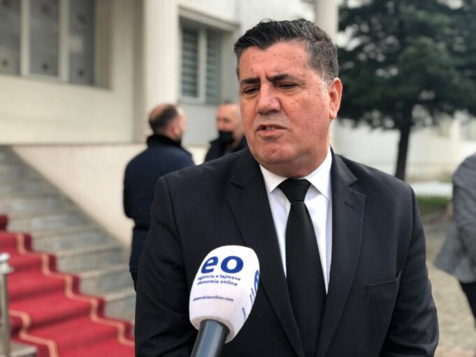 haziri:-kurti-e-vonoi-liberalizimin-e-vizave-6-vjet,-sot-e-ka-kthyer-kosoven-ne-vitin-2017