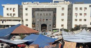 Gjenden 80 trupa në tre varre masive në spitalin Al Shifa gjenden-80-trupa-ne-tre-varre-masive-ne-spitalin-al-shifa