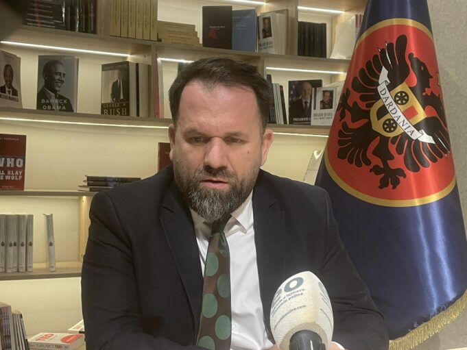 rukiqi-kritikon-pushtetin:-me-20-milione-euro-investime-ne-telekom,-rezultati-eshte-ky-kolaps-i-plote-i-vala-s