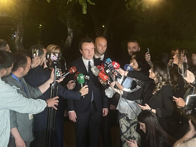 kurti-kerkon-ndihmen-e-opozites-per-votimin-e-13-marreveshjeve-nderkombetare,-biseduan-edhe-per-zgjedhjet