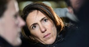 Kandidatja e partisë së Macron thotë se është mashtruar duke bërë një foto grupi ‘neo-naziste’ kandidatja-e-partise-se-macron-thote-se-eshte-mashtruar-duke-bere-nje-foto-grupi-‘neo-naziste’