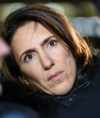 Kandidatja e partisë së Macron thotë se është mashtruar duke bërë një foto grupi ‘neo-naziste’ kandidatja-e-partise-se-macron-thote-se-eshte-mashtruar-duke-bere-nje-foto-grupi-‘neo-naziste’