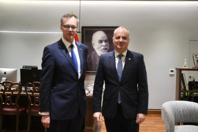 hasani-pret-tomlinson:-dialog-i-mire-politik-me-mbreterine-e-bashkuar