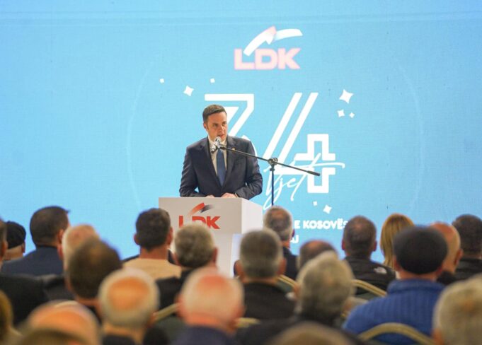 abdixhiku-godet-pdk-ne-per-bashkepunim-me-vv-ne:-te-majtet-jane-bere-bashke-–-ju-caktojeni-daten,-ne-caktojme-festen