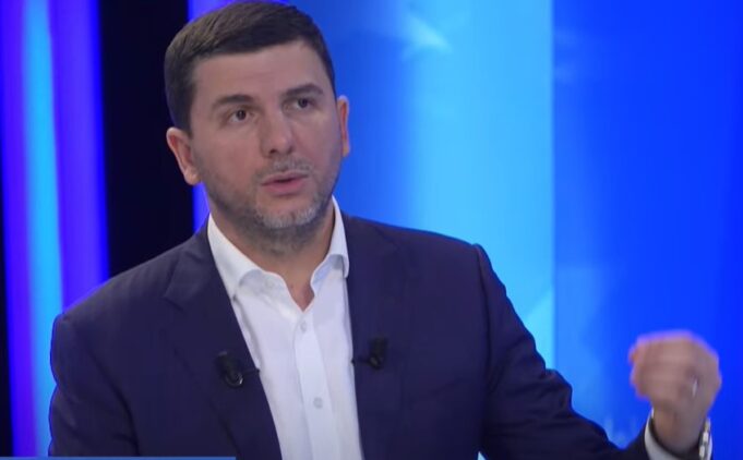 krasniqi:-para-kurtit-kam-takuar-abdixhikun-e-haradinajn,-u-kam-kerkuar-te-behemi-bashke-qe-te-kerkojme-shkuarjen-ne-zgjedhje