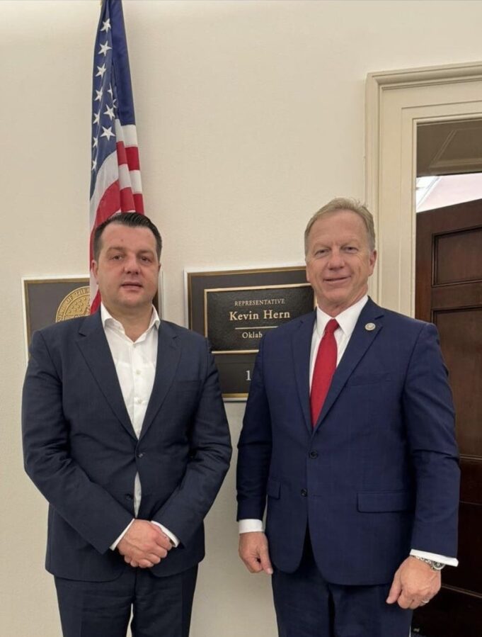 shkelqim-devolli-takon-senatore-dhe-kongresmene-amerikane-ne-washington,-bashkepunimi-ekonomik-teme-kryesore