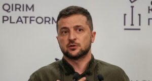 Zelensky nënshkruan ligjin që lejon të burgosurit të shërbejnë në ushtri zelensky-nenshkruan-ligjin-qe-lejon-te-burgosurit-te-sherbejne-ne-ushtri