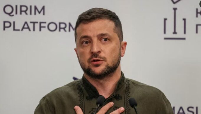 zelensky-nenshkruan-ligjin-qe-lejon-te-burgosurit-te-sherbejne-ne-ushtri