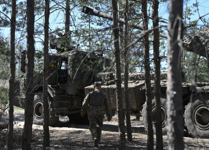 zelensky-nenshkruan-ligjin-qe-lejon-disa-te-denuar-te-sherbejne-ne-ushtri