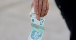 Dinari vazhdon të përdoret në Veri për kryerjen e pagesave, askush s’i kontrollon dinari-vazhdon-te-perdoret-ne-veri-per-kryerjen-e-pagesave,-askush-s’i-kontrollon