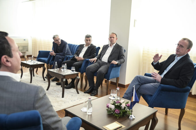 kurti-priti-ne-takim-udheheqesit-e-vlen-it,-shprehin-shqetesimin-per-influencen-ruse-dhe-serbe