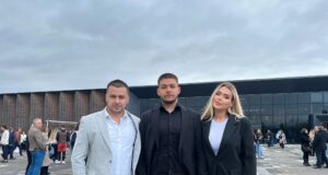 Genc Prelvukaj poston foto nga matura e të birit, nuk mungon as Eni genc-prelvukaj-poston-foto-nga-matura-e-te-birit,-nuk-mungon-as-eni