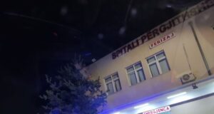 Rrihen mes vete tre familjarë në Shtime, bëhen për spital rrihen-mes-vete-tre-familjare-ne-shtime,-behen-per-spital