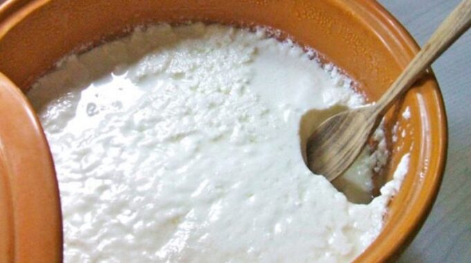 zbuloni-arsyet-pse-duhet-te-hani-kos-ne-mengjes,-vlerat-fantastike-per-trupin