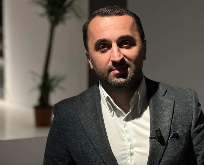 analisti-zbulon-perplasjet-ndermjet-kurtit-e-osmanit-per-kie-n,-nje-dite-para-mbledhjes-se-keshillit-te-ministrave