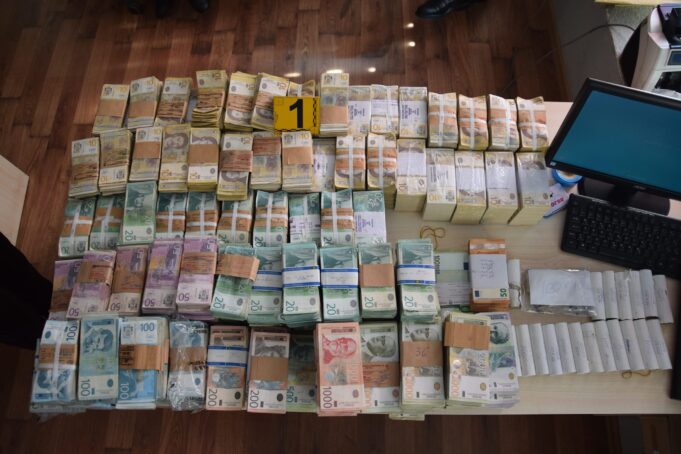 policia:-rreth-74-milione-dinar-jane-konfiskuar-ne-veri