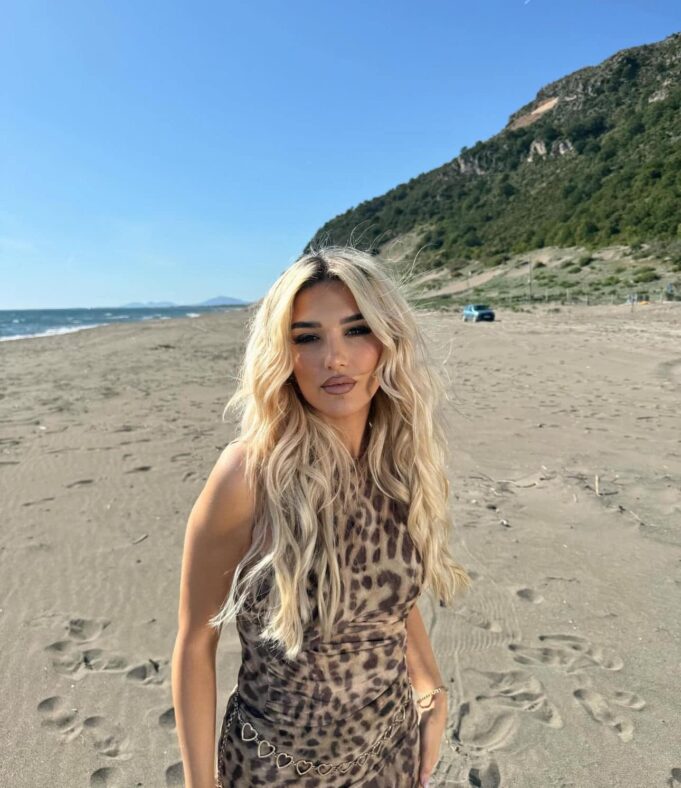 iliriana-me-pamje-mahnitese-nga-plazhi