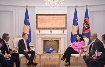 Osmani takon ambasadorët: Kosova vazhdon të jetë plotësisht e linjëzuar me politikat e BE-së osmani-takon-ambasadoret:-kosova-vazhdon-te-jete-plotesisht-e-linjezuar-me-politikat-e-be-se