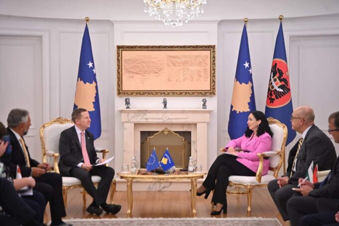 osmani-takon-ambasadoret:-kosova-vazhdon-te-jete-plotesisht-e-linjezuar-me-politikat-e-be-se