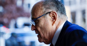 Rudy Giuliani deklaron se nuk është fajtor në çështjen e ndërhyrjes në zgjedhje rudy-giuliani-deklaron-se-nuk-eshte-fajtor-ne-ceshtjen-e-nderhyrjes-ne-zgjedhje