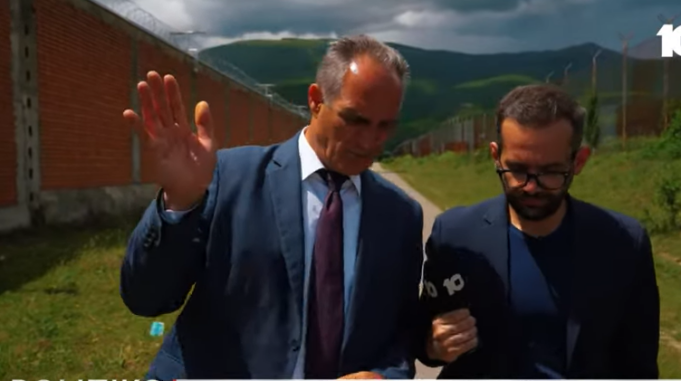 “isha-duke-u-dhene-ndihmen-e-pare-dhe-me-ra-granata-ne-trup”-/-hasani-rrefen-si-u-plagos