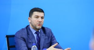 Krasniqi: Nuk duhet që vetëm votat e PDK-së dhe LVV-së ta shpërndajnë kuvendin krasniqi:-nuk-duhet-qe-vetem-votat-e-pdk-se-dhe-lvv-se-ta-shperndajne-kuvendin