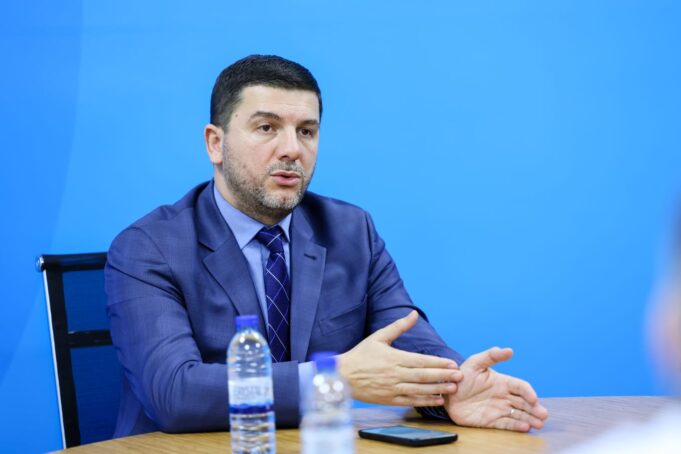 krasniqi:-nuk-duhet-qe-vetem-votat-e-pdk-se-dhe-lvv-se-ta-shperndajne-kuvendin