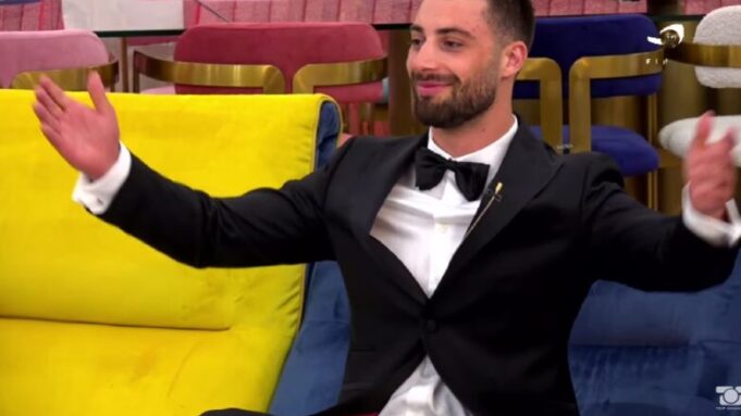 meriton-mjekiqi-largohet-i-pari-nga-pese-finalistet,-humb-garen-per-cmimin-e-madh