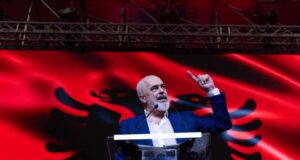 “Detyruan shqiptarët të ndryshojnë emrat”, gazeta greke: Rama provokon Greqinë në Itali “detyruan-shqiptaret-te-ndryshojne-emrat”,-gazeta-greke:-rama-provokon-greqine-ne-itali