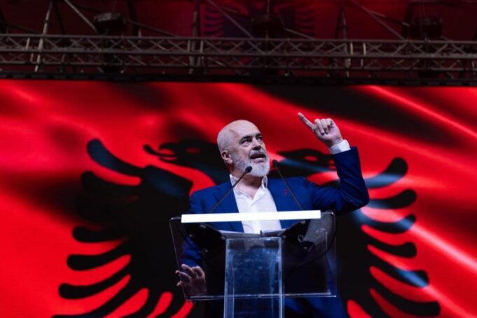 “detyruan-shqiptaret-te-ndryshojne-emrat”,-gazeta-greke:-rama-provokon-greqine-ne-itali