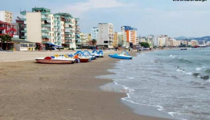 pas-liberalizimit-te-vizave,-turistet-nga-kosova-braktisin-bregdetin-e-durresit