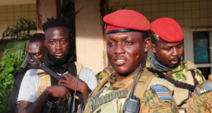 Burkina Faso zgjat sundimin ushtarak me pesë vjet burkina-faso-zgjat-sundimin-ushtarak-me-pese-vjet