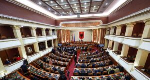 Rezoluta antikorrupsion kaloi mes debatesh, por çfarë parashikon? rezoluta-antikorrupsion-kaloi-mes-debatesh,-por-cfare-parashikon?