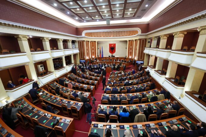 rezoluta-antikorrupsion-kaloi-mes-debatesh,-por-cfare-parashikon?