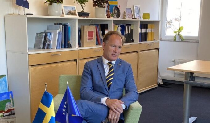 ambasadori-suedez:-kosova-ka-nevoje-ta-reklamoje-veten,-kompanite-suedeze-kane-filluar-ta-shohin-potencialin-e-saj