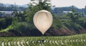 Koreja Veriore i dërgon Jugut 90 balona me mbeturina, dyshohet se kanë edhe jashtëqitje koreja-veriore-i-dergon-jugut-90-balona-me-mbeturina,-dyshohet-se-kane-edhe-jashteqitje